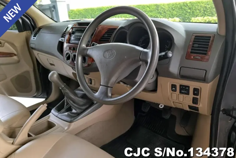 Toyota Hilux in Gray for Sale Image 6