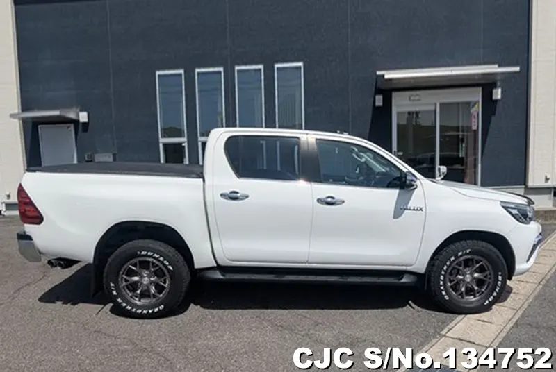 Toyota Hilux in White for Sale Image 6