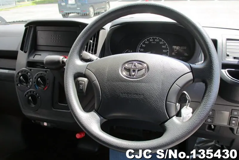 Toyota Townace in White for Sale Image 4