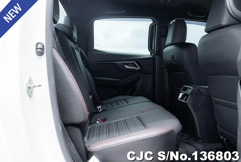 Isuzu D-Max in White for Sale Image 11