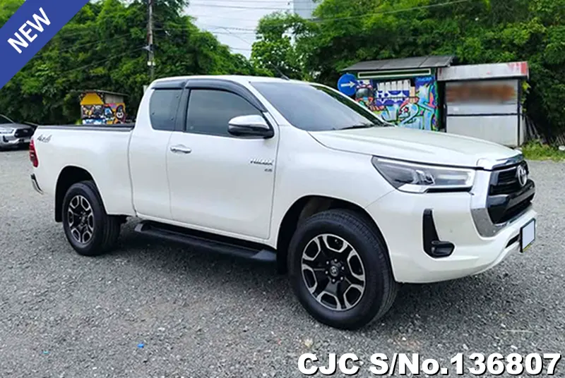 Toyota Hilux in White for Sale Image 0