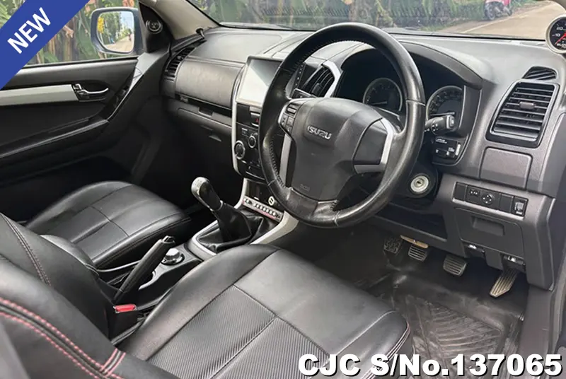 Isuzu D-Max in Black for Sale Image 9