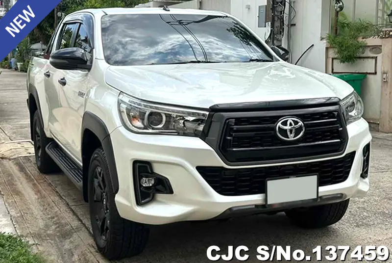 Toyota Hilux in White for Sale Image 0