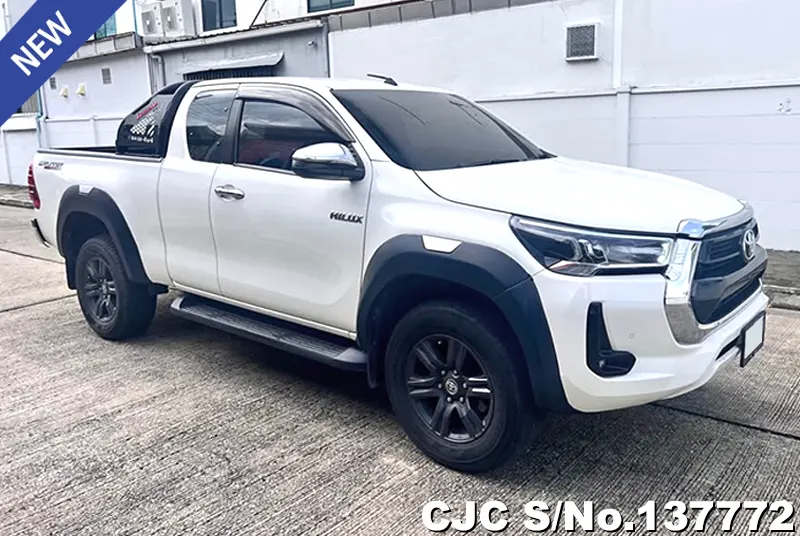 Toyota Hilux in White for Sale Image 0