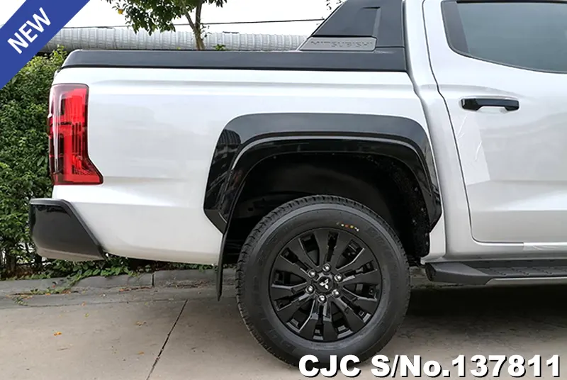 Mitsubishi Triton in White Diamond for Sale Image 19