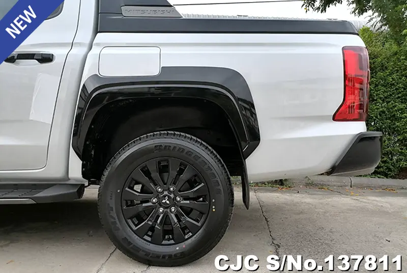 Mitsubishi Triton in White Diamond for Sale Image 20