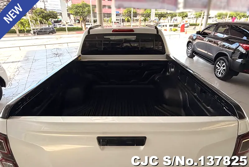 Isuzu D-Max in White for Sale Image 6