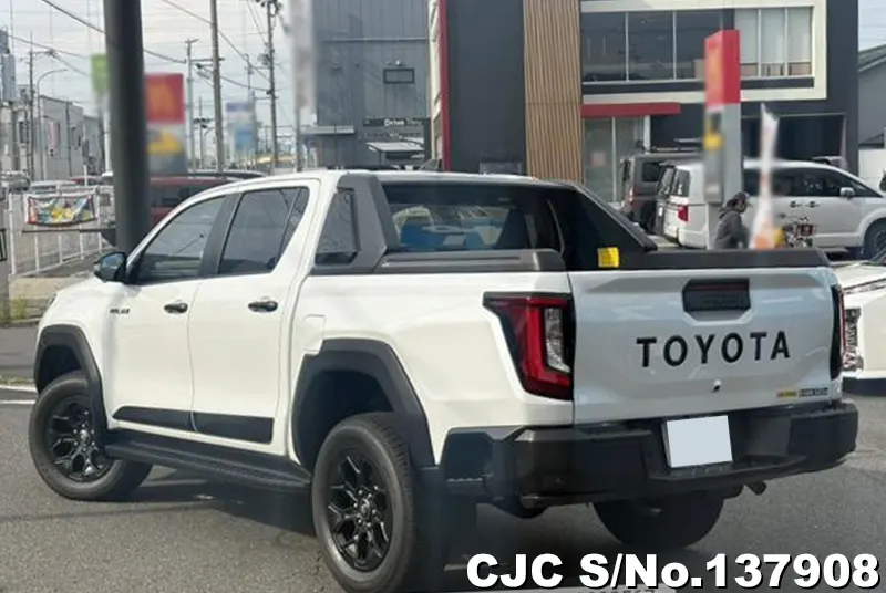 Toyota Hilux in White for Sale Image 1