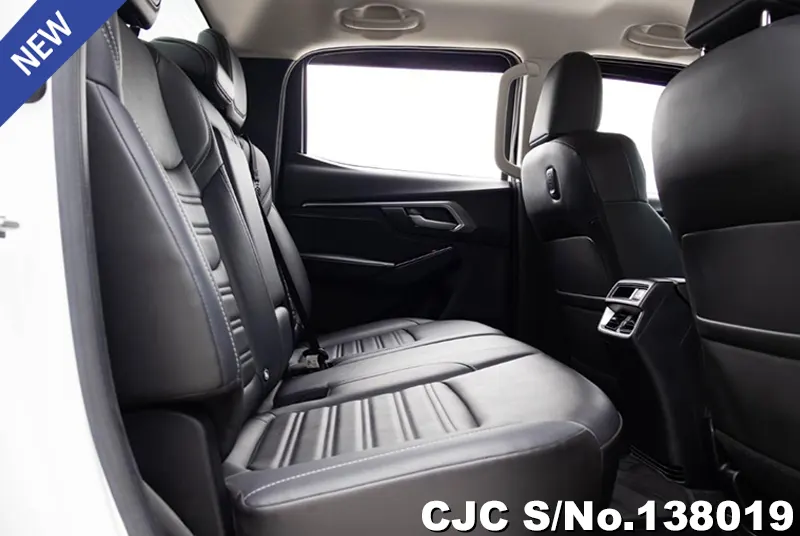 Isuzu D-Max in White for Sale Image 11