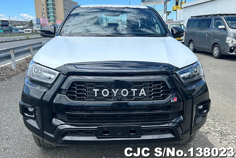 Toyota Hilux in Black for Sale Image 4
