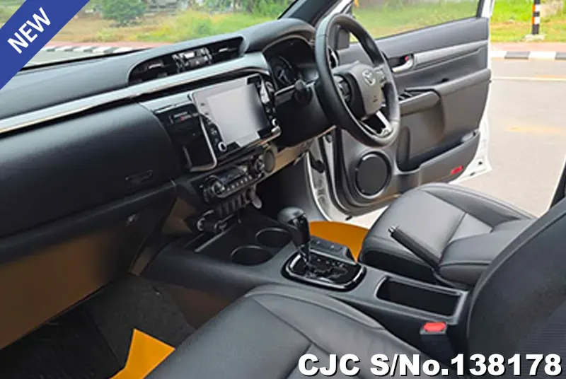 Toyota Hilux in White for Sale Image 10