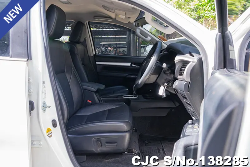 Toyota Hilux in White for Sale Image 10