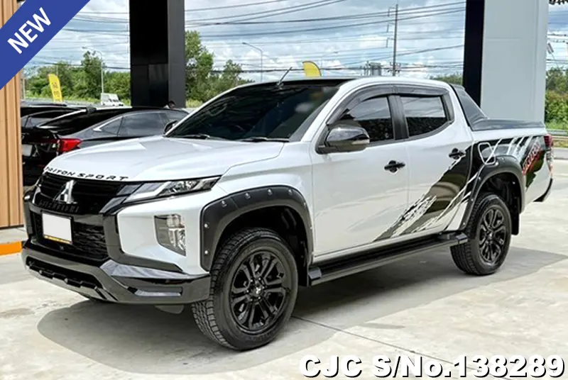 Mitsubishi Triton in White for Sale Image 3