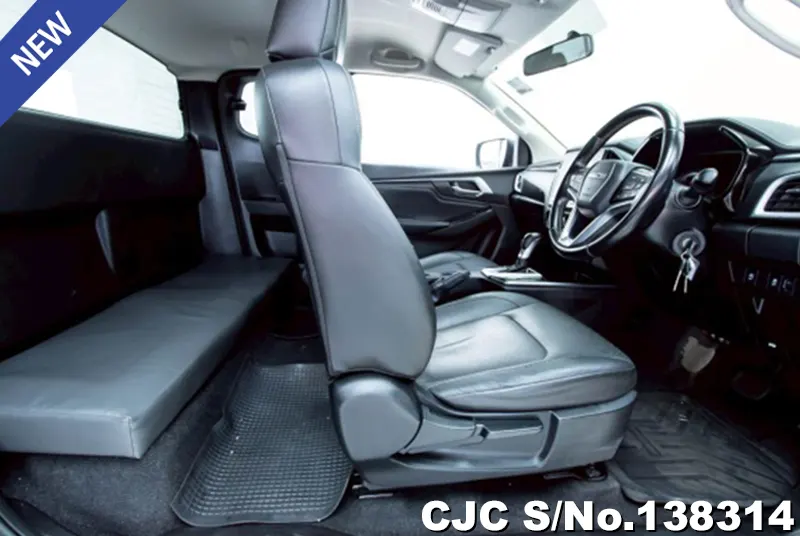 Isuzu D-Max in Gray for Sale Image 6