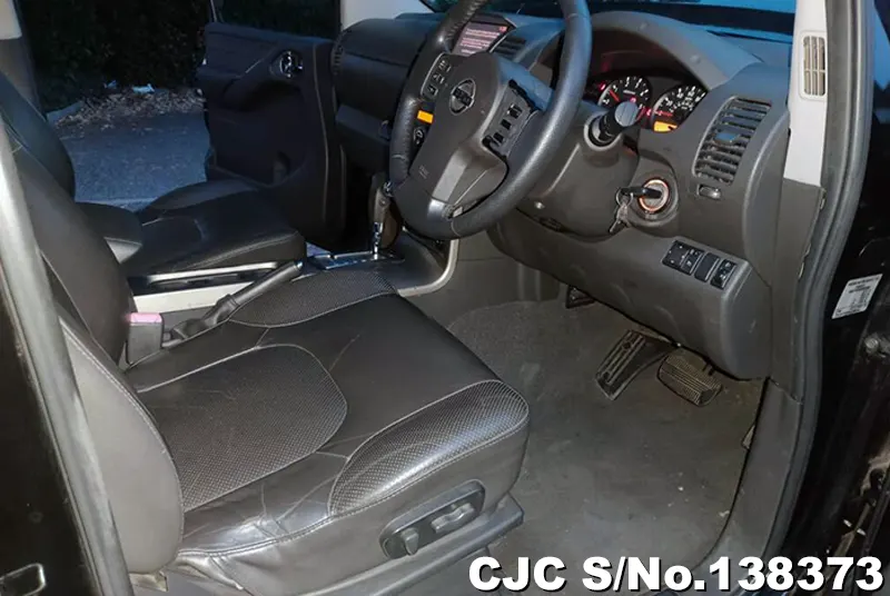 Nissan Navara in Black for Sale Image 10
