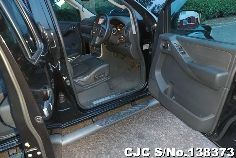 Nissan Navara in Black for Sale Image 12