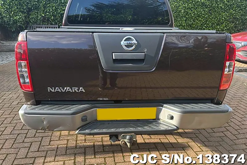 Nissan Navara in Beige for Sale Image 4