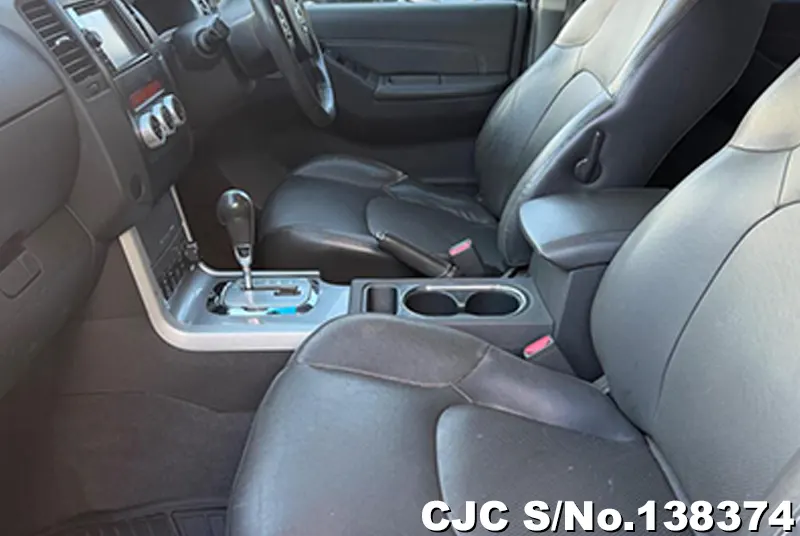 Nissan Navara in Beige for Sale Image 7
