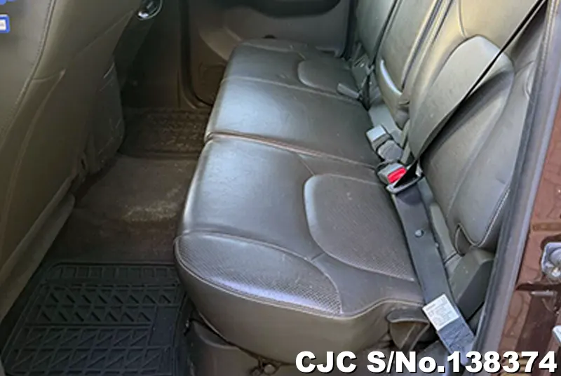 Nissan Navara in Beige for Sale Image 9