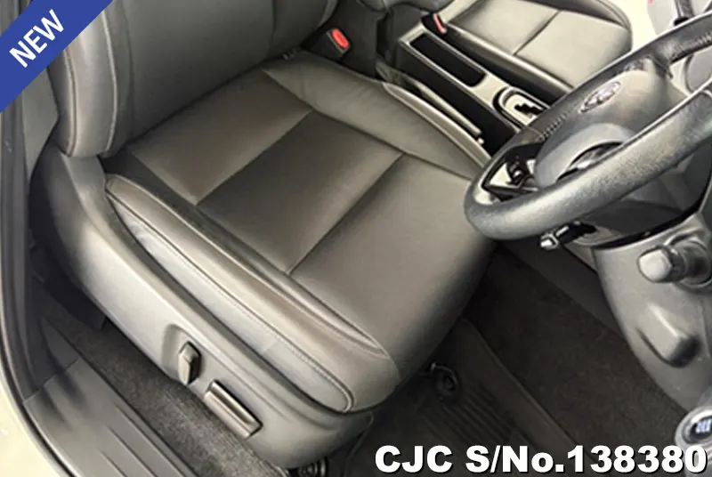 Toyota Hilux in White for Sale Image 6