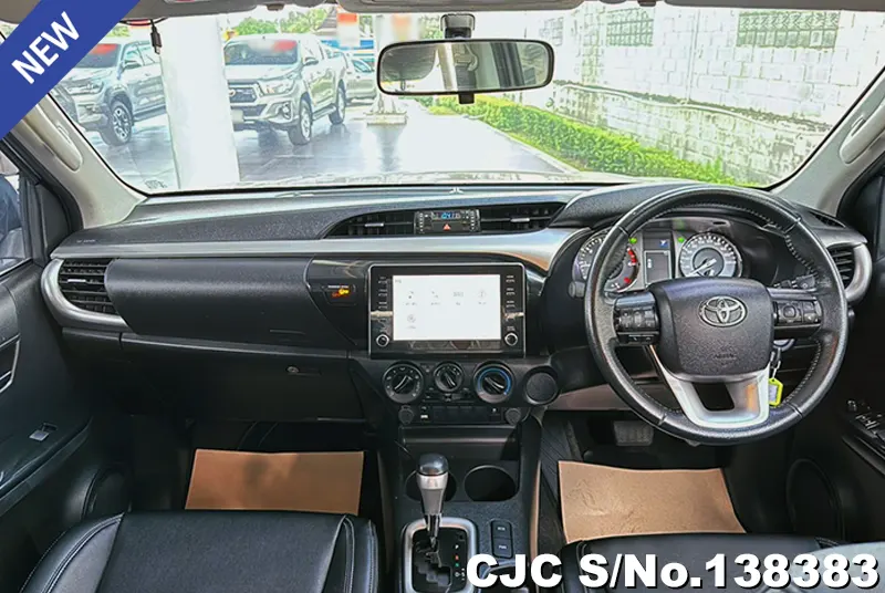 Toyota Hilux in Gray for Sale Image 6