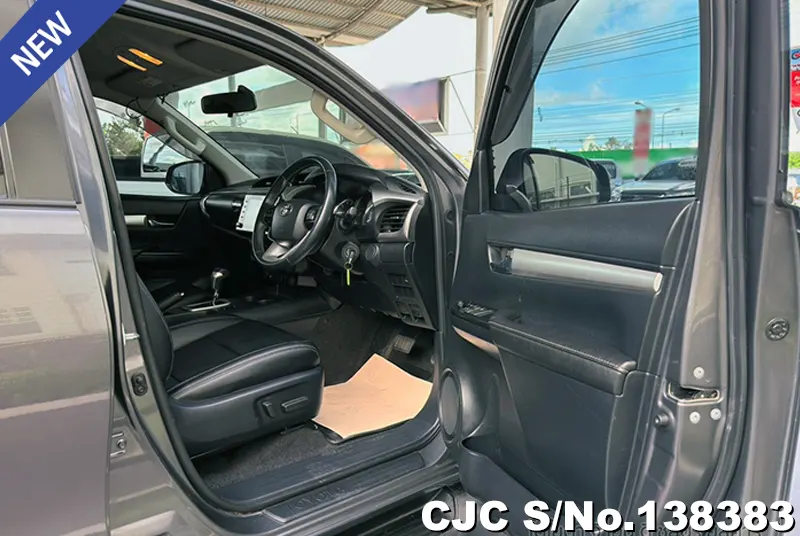Toyota Hilux in Gray for Sale Image 8