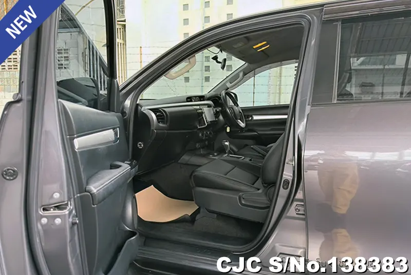 Toyota Hilux in Gray for Sale Image 9