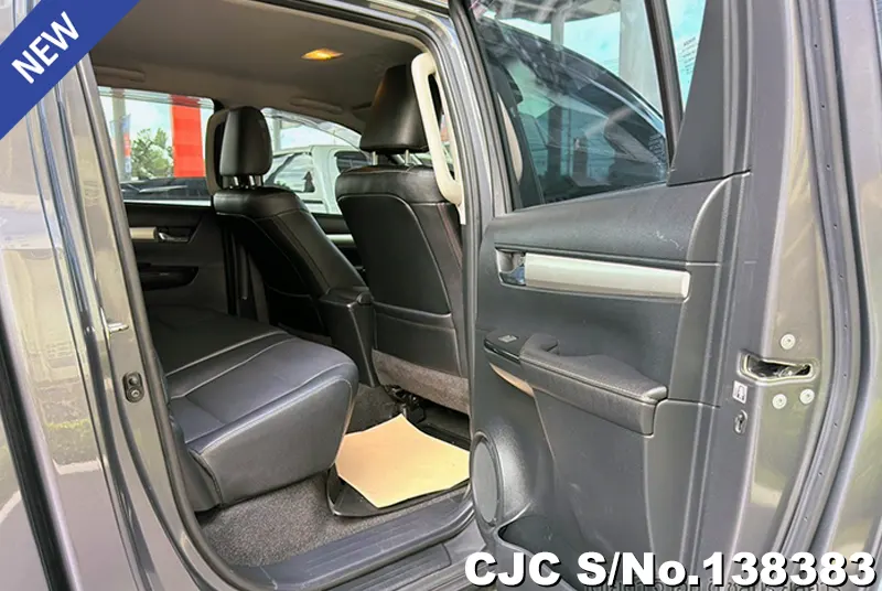Toyota Hilux in Gray for Sale Image 10
