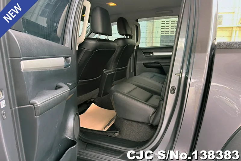 Toyota Hilux in Gray for Sale Image 11