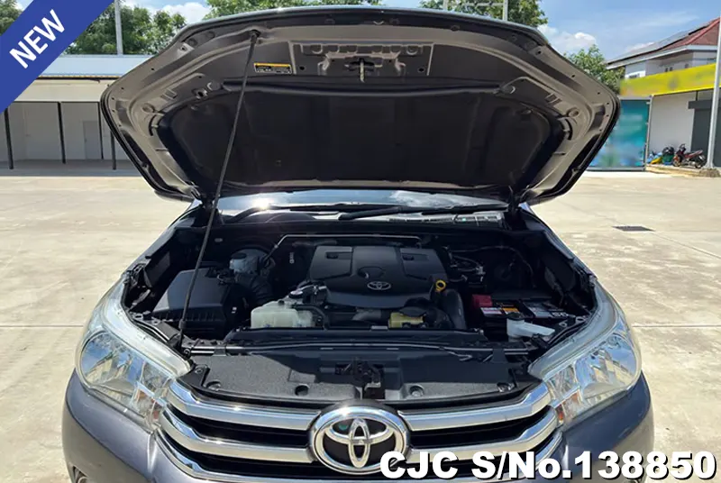 Toyota Hilux in Gray for Sale Image 13