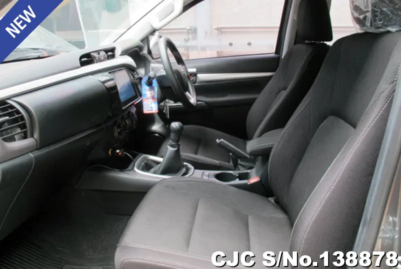 Toyota Hilux in Gray for Sale Image 8