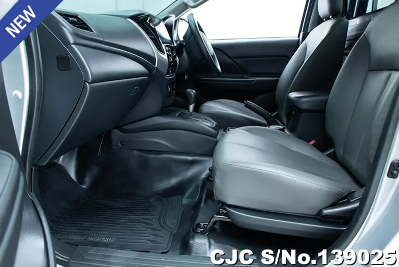 Mitsubishi Triton in White for Sale Image 6