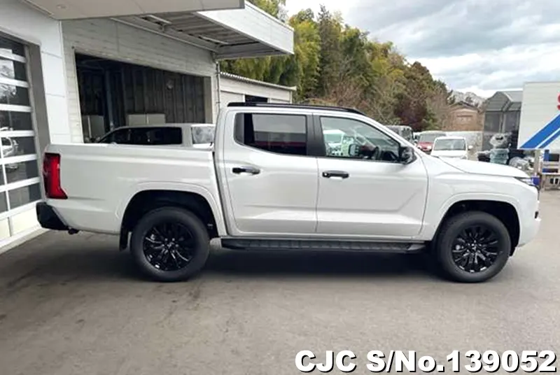 Mitsubishi Triton in White for Sale Image 6