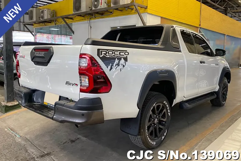 Toyota Hilux in White for Sale Image 2