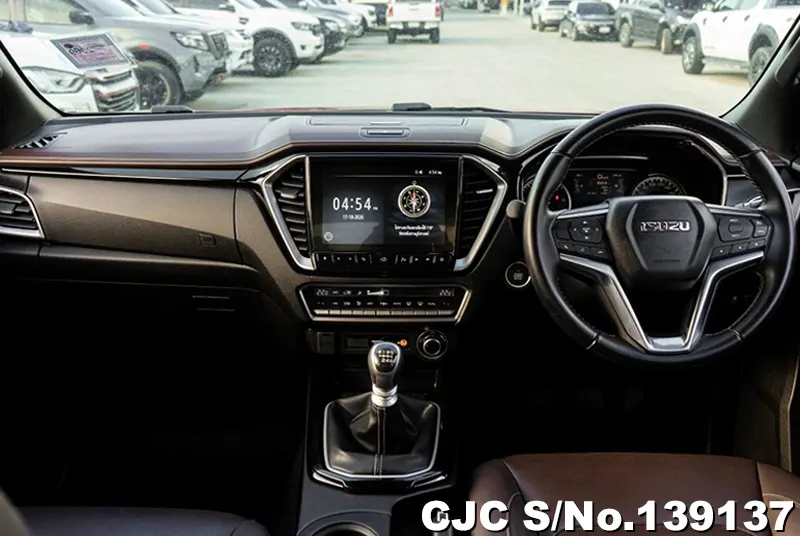 Isuzu D-Max in Orange for Sale Image 8