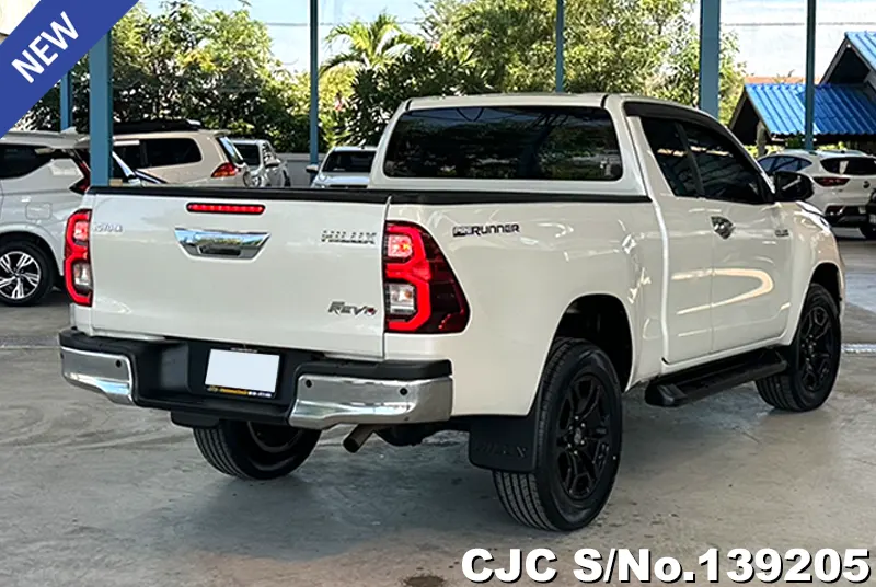 Toyota Hilux in White for Sale Image 2