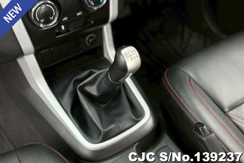 Isuzu D-Max in Black for Sale Image 12