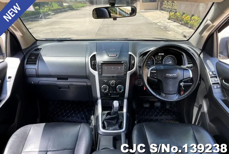 Isuzu D-Max in Black for Sale Image 3