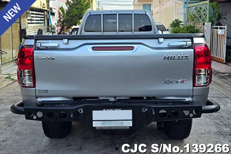 Toyota Hilux in Gray for Sale Image 5