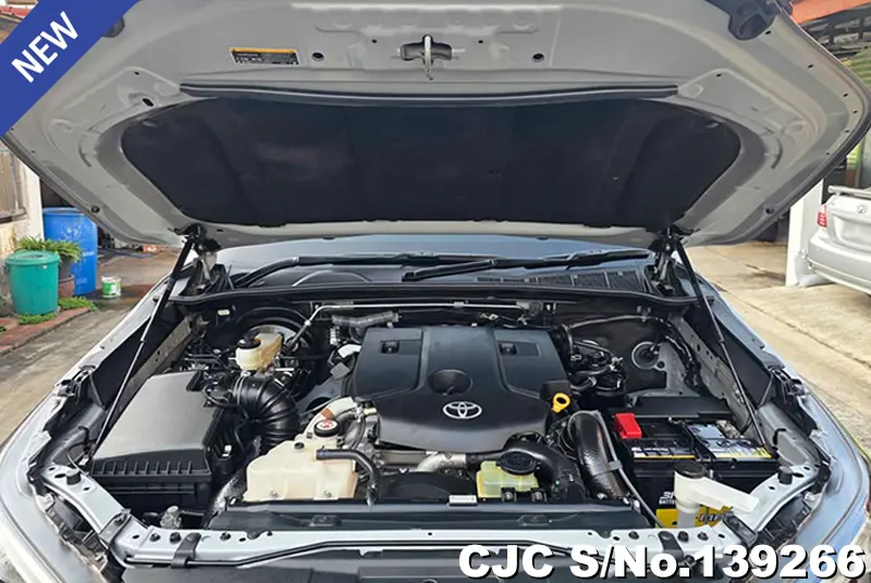 Toyota Hilux in Gray for Sale Image 10