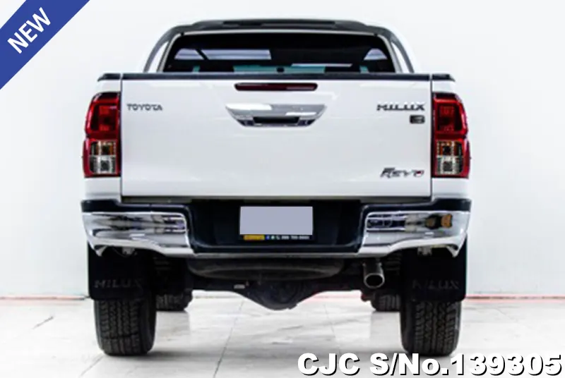 Toyota Hilux in White for Sale Image 3